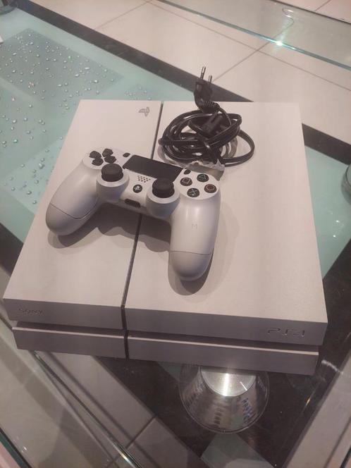PS4 blanche 500gb à vendre + 3 jeux, Games en Spelcomputers, Spelcomputers | Sony PlayStation 4, Gebruikt, Original, 500 GB, Met 1 controller