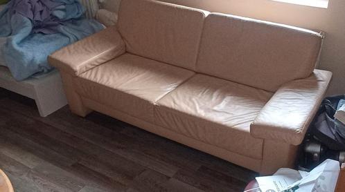 Om weg te geven: twee beige leren fauteuils, Huis en Inrichting, Zetels | Zetels, Zo goed als nieuw, Leer, Ophalen
