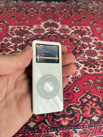 Ipod nano 1 gen 1 gb beschikbaar voor biedingen
