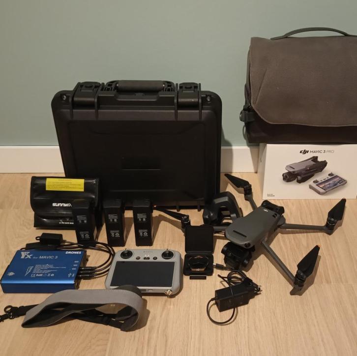 DJI Mavic 3 Pro + DJI RC + 3 Batt + Vele accessoires, Audio, Tv en Foto, Drones, Gebruikt, Drone met camera, Ophalen of Verzenden