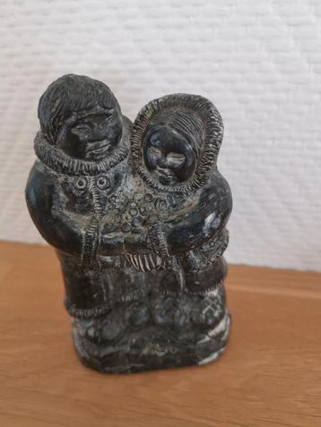 Eskimo bruidspaar, beeldje /Canada origineel wolfssculptuur  beschikbaar voor biedingen