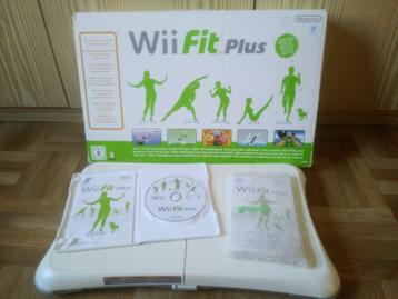 Wii Fit plus set, balansbord en Wii Fit Plus spel, sint beschikbaar voor biedingen