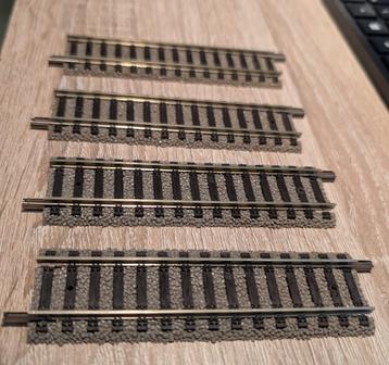 4 x Fleischmann 6102 H0 Rechte rail 105 mm Profi-Rails beschikbaar voor biedingen