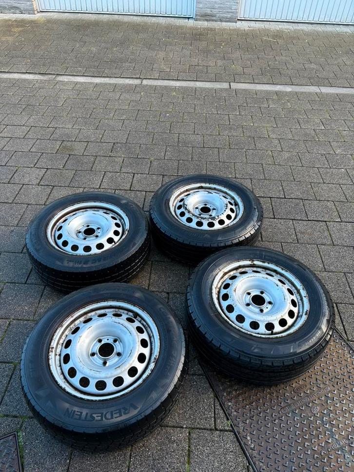 Banden 215/65 R16 C 109/107T, Auto-onderdelen, Banden en Velgen, Banden en Velgen, All Season, 16 inch, 215 mm, Bestelwagen, Gebruikt