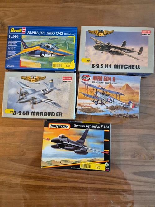 Lot de 5 maquettes d'avion, Hobby en Vrije tijd, Modelbouw | Vliegtuigen en Helikopters, Zo goed als nieuw, Vliegtuig, 1:144 tot 1:200
