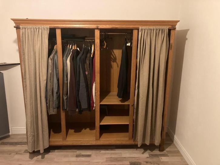open kleerkast vol hout, Huis en Inrichting, Kasten | Kleerkasten, Gebruikt, 150 tot 200 cm, 150 tot 200 cm, 50 tot 75 cm, Met plank(en)