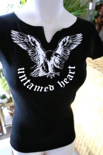 bijzonder leuk untamed heart T-shirt beschikbaar voor biedingen