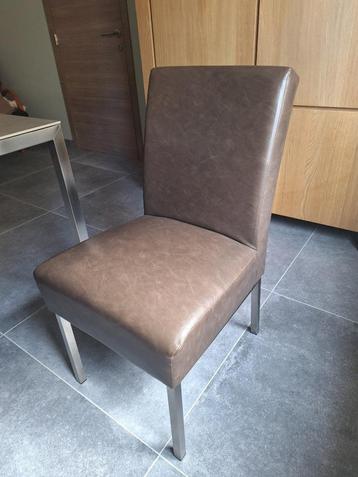 4 stoelen met RVS poten beschikbaar voor biedingen
