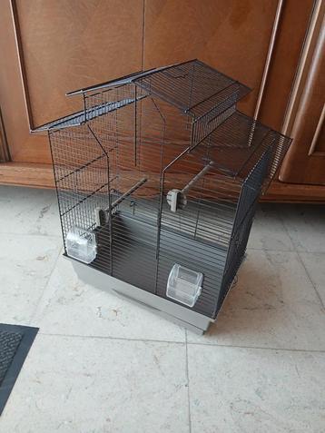 vogelkooi in heel propere staat  25€ beschikbaar voor biedingen