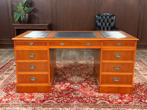 Klassiek Engels bureau (Heldense) #454, Huis en Inrichting, Bureaus, Zo goed als nieuw, Bureau, Ophalen of Verzenden