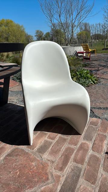 Replica pantom chair wit mat beschikbaar voor biedingen