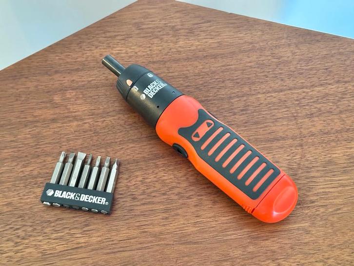 Visseuse Black & Decker A7073 + mèches, Bricolage & Construction, Outillage | Foreuses, Neuf, Vitesse variable, Enlèvement