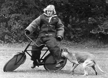 Oldtimer politie honden training fiets Gazelle jaren 30