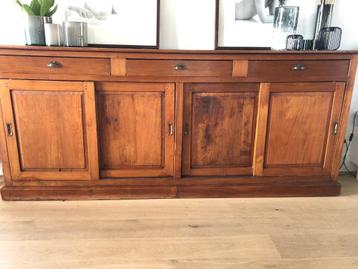 Mooie dressoir beschikbaar voor biedingen