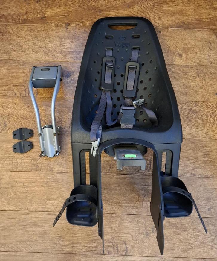 Fietsstoel Thule Yepp Maxi zwart, Fietsen en Brommers, Fietsaccessoires | Fietsstoeltjes, Gebruikt, Achterzitje, Voetsteuntjes