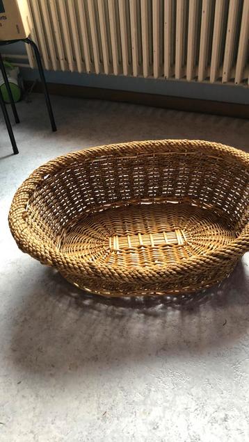 Rieten hondenmand 70x50 cm. 22cm hoog beschikbaar voor biedingen
