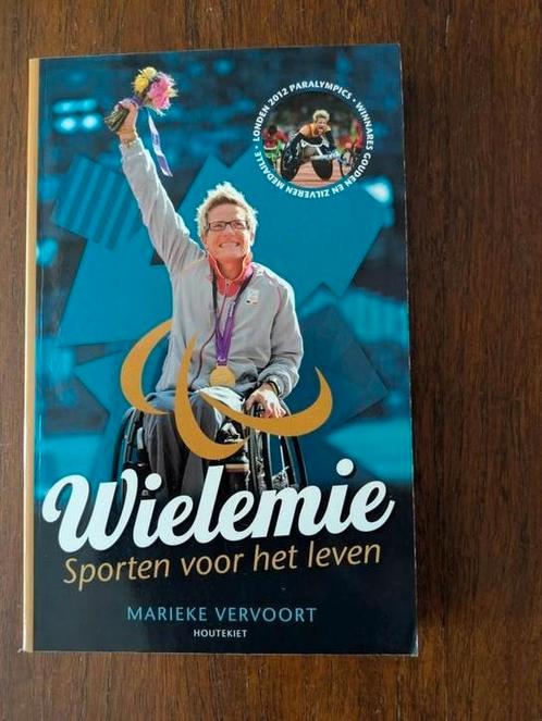 Boek Marieke Vervoort - Wielemie, Boeken, Sportboeken, Gelezen, Ophalen of Verzenden