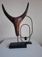 Houten beeldje met kandelaar, Ophalen