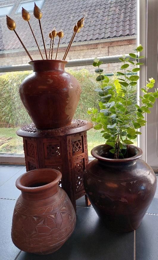 Set van 3 handgemaakte  Indonesische kleipotten., Huis en Inrichting, Woonaccessoires | Vazen, Gebruikt, Ophalen
