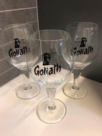 Groot glas van bier merk Goliath beschikbaar voor biedingen
