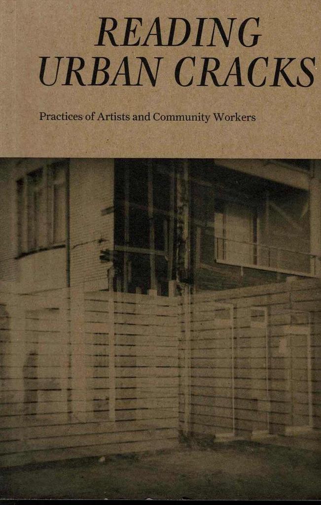 Reading urban cracks: practices of artists and community, Livres, Art & Culture | Arts plastiques, Utilisé, Enlèvement ou Envoi