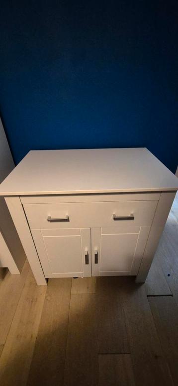 Kleerkast + commode (eventueel ook nog kinderbed en kapstok) beschikbaar voor biedingen