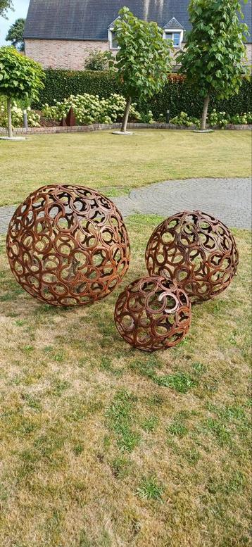 GROTE  BOLLEN  - PAARDEN  HOEFIJZERS    beschikbaar voor biedingen