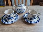 Servies Delfts blauw : 2 tassen met onderbord / theepot, Antiek en Kunst, Antiek | Servies los, Ophalen of Verzenden