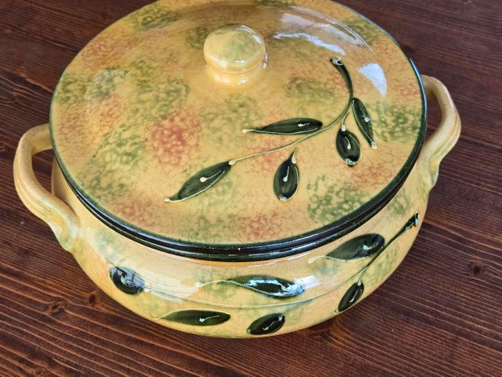 Zeer mooie aardewerk schaal met deksel in nieuwe staat, Antiek en Kunst, Antiek | Schalen, Ophalen of Verzenden
