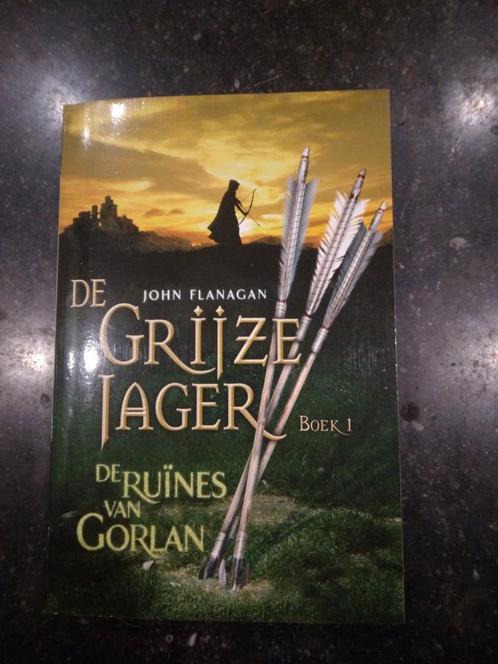 De Grijze Jager, John Flanagan - De ruïnes van Gorlan, Boeken, Kinderboeken | Jeugd | 10 tot 12 jaar, Nieuw, Ophalen