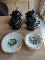 Mosselketeltjes en servies, Ophalen, Zo goed als nieuw, Bord(en)