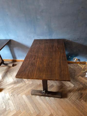 Table en bois 120cm sur 70cm 