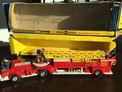 CORGI 1143 AMERICAN LAFRANCE AERIAL RESCUE FIRE TRUCK, Hobby & Loisirs créatifs, Voitures miniatures | 1:43, Comme neuf, Bus ou Camion