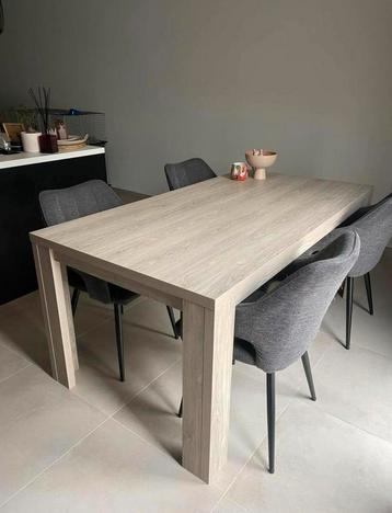 Dressoirkast en eettafel Deba beschikbaar voor biedingen