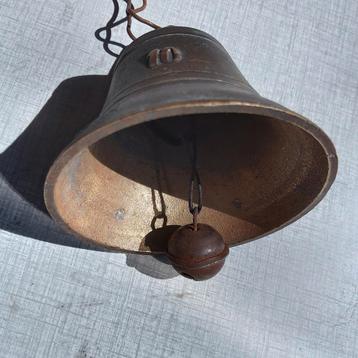 Antieke deurbel. beschikbaar voor biedingen