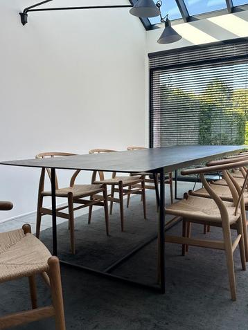 Eettafel beschikbaar voor biedingen