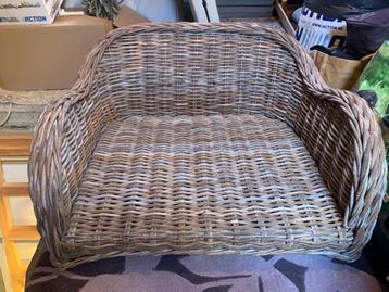 Rieten hondenmand 70 x 60 beschikbaar voor biedingen