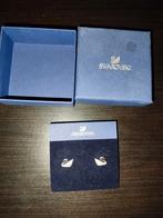 Swarovski zwaantjes oorbellen, Handtassen en Accessoires, Oorbellen, Ophalen of Verzenden, Zo goed als nieuw