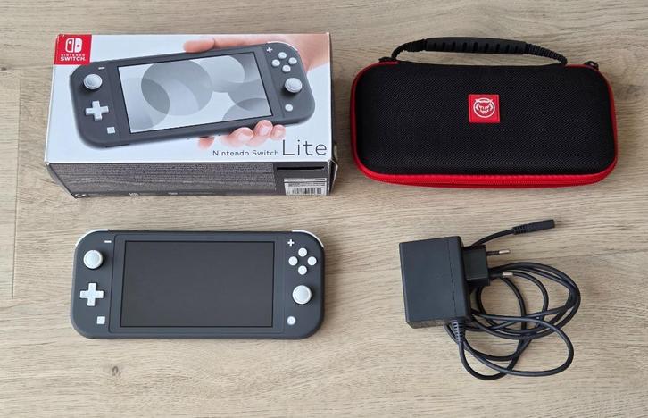 Nintendo Switch Lite + Pokémon Purple game in zeer goede sta, Games en Spelcomputers, Spelcomputers | Nintendo Switch Lite, Zo goed als nieuw