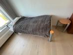 Bed 200cmx90cm + kleine tafel, Ophalen, Zo goed als nieuw