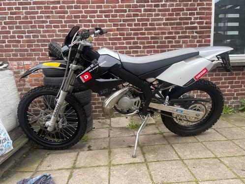 GEZOCHT: Project derbi/ aprillia/ beta  opknapper schade, Fietsen en Brommers, Brommeronderdelen | Algemeen, Frame, Ophalen of Verzenden