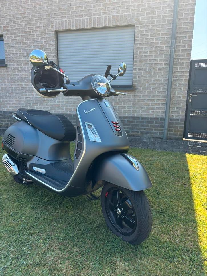 Vespa gts super ie 125cc mat grijs in nieuwstaat!!, Fietsen en Brommers, Scooters | Vespa, Zo goed als nieuw, Overige modellen