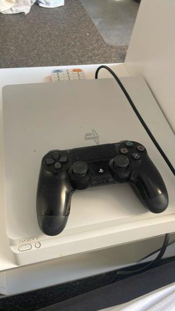 Playstation 4 met controller  beschikbaar voor biedingen
