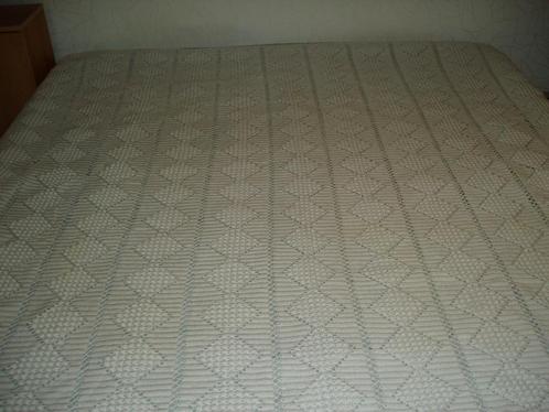 wit gehaakte bedsprei, 2,40m op 2,10m katoen/synthetisch, Huis en Inrichting, Slaapkamer | Beddengoed, Zo goed als nieuw, Overige typen
