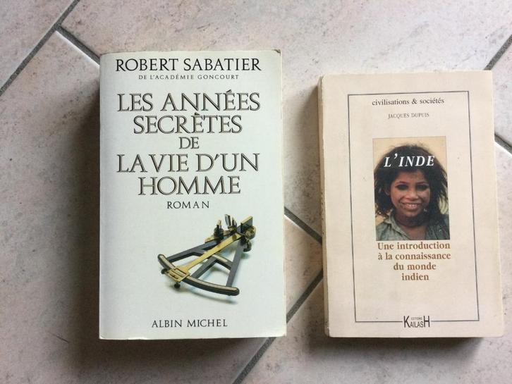 GEHEIME JAREN „SABATIER” ALBIN/INDIA” EDITIONS KAILASH, Antiek en Kunst, Antiek | Boeken en Manuscripten, Ophalen of Verzenden