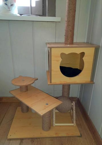 Zo goed als nieuwe houten krabpaal  beschikbaar voor biedingen