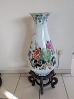 Chinese vaas op houten sokkel, Ophalen