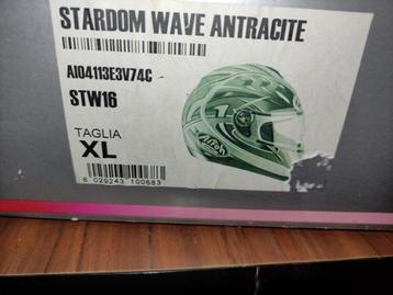 Nieuwe motorhelm  beschikbaar voor biedingen