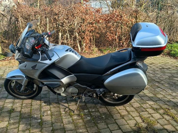 Honda Deauville NT700, Motoren, Motoren | Honda, Particulier, Toermotor, meer dan 35 kW, 2 cilinders, ABS, Cardan-aandrijving