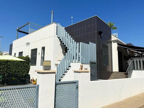 SUPERBE VILLA D'ANGLE DANS UNE RESIDENCE FERMÉE, Immo, Buitenland, Spanje, Woonhuis